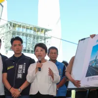 中市長盧秀燕8日率領市府團隊親自視察中火,籲依約落實-增一氣-拆一煤。(圖/台中市政府) 中市長盧秀燕8日率領市府團隊親自視察中火,籲依約落實-增一氣-拆一煤。(圖/台中市政府)
