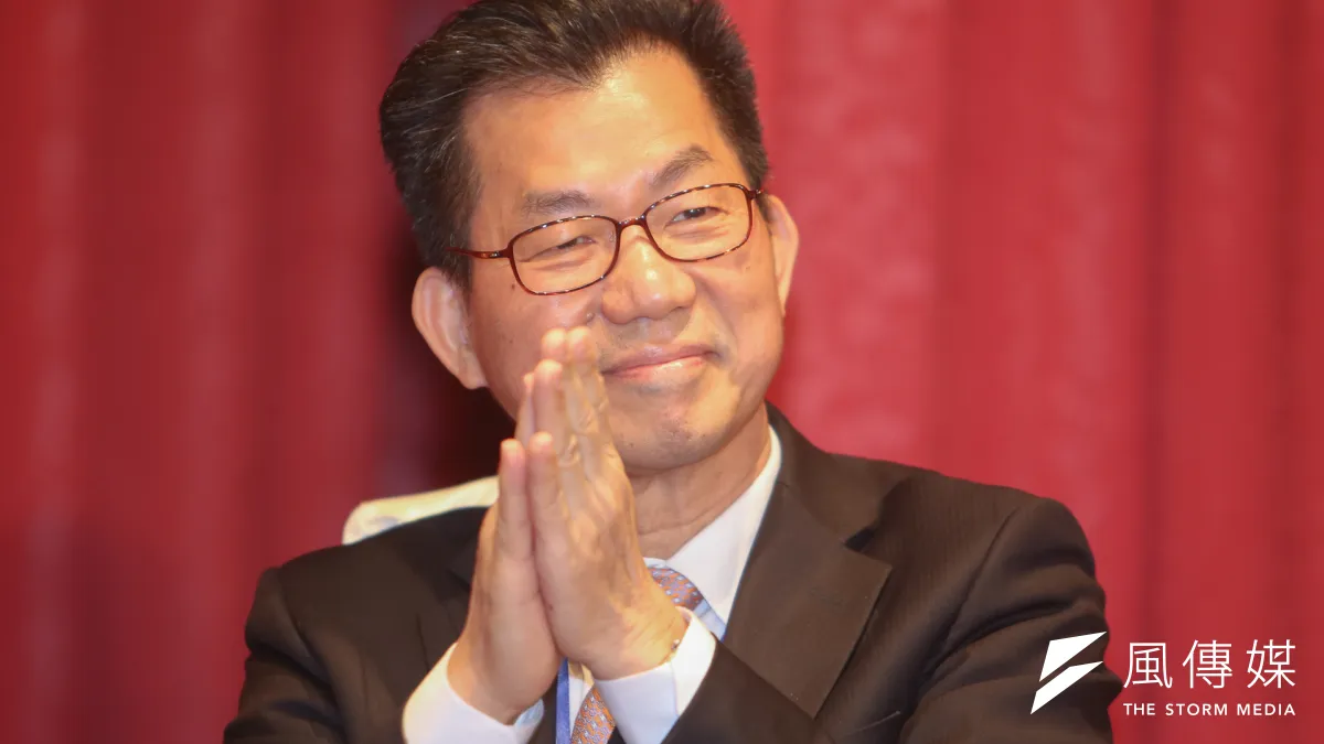 環保署長李應元今(20)日駁斥網路謠傳「滅香」一事,並表示舉頭三尺有神明,在神明面前不會講謊話,自己每天早上也會向土地公獻一炷香,絕對尊重民間信仰。(資料照,陳明仁攝)