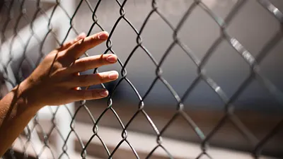 真實的台灣司法有時候就會卡在「10萬元」關卡、難以探尋真相...(示意圖/Caroline Martins@pexels)