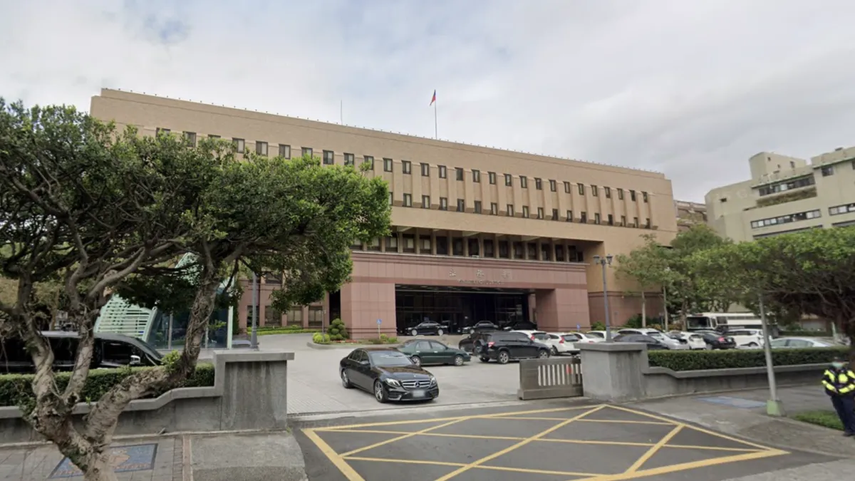 新北市男子謝文雄持刀當街殺死妻子與小姨子,新北地院國民法官庭判決理由中寫道:依憲法法庭113年度憲判字第8號判決,犯罪結果例示的殺害「多人」,解釋上應接近「多數人」概念,單就殺害人數而論,須達3人以上才該當死刑。(翻攝自Google map)