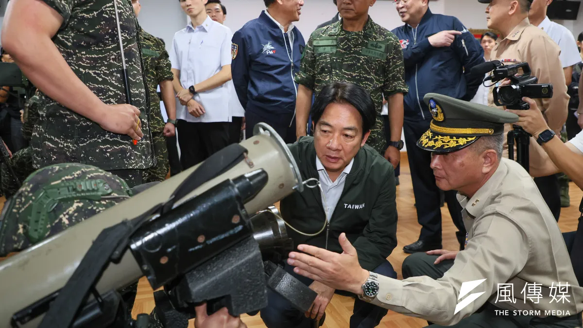 總統賴清德(中)上任後,首度以三軍統帥身份視導部隊,23日前往「海軍陸戰隊66旅」進行勗勉。(顏麟宇攝)
