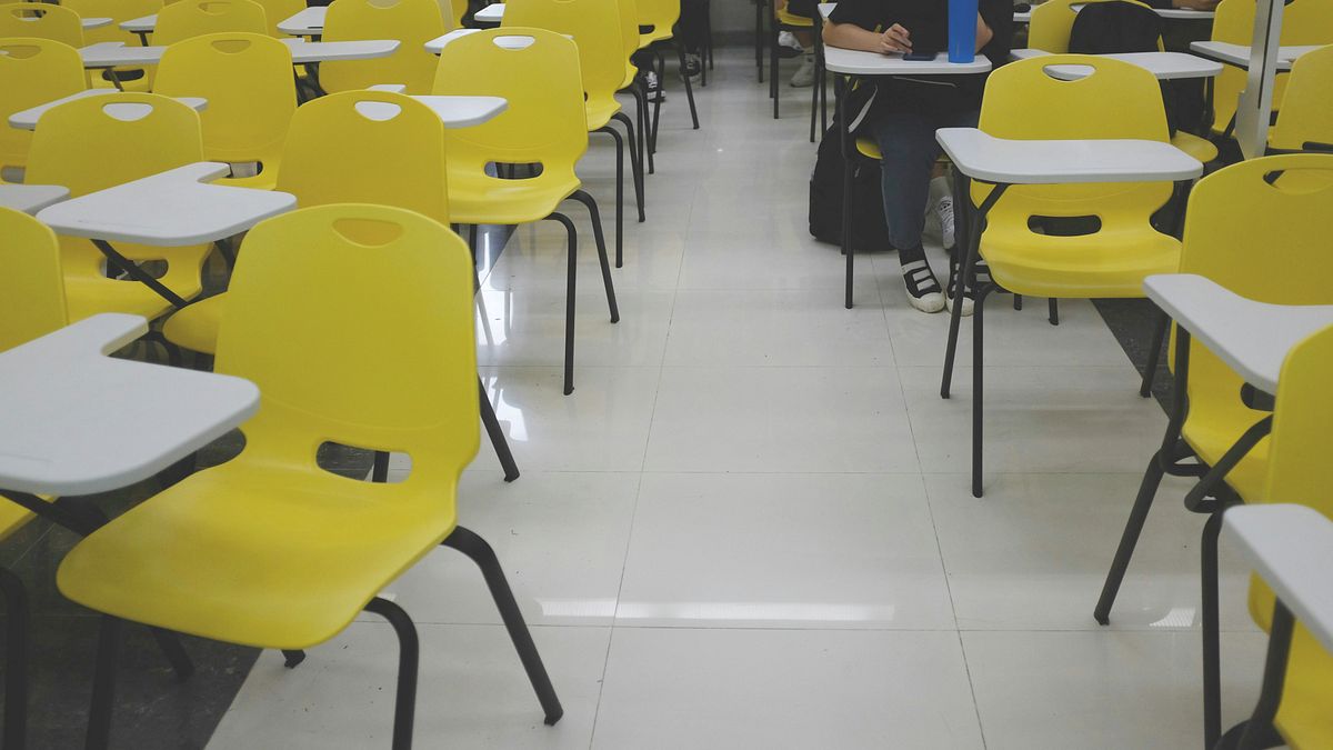 由於民意壓力增加、工作負荷沉重,加上年金改革與待遇不如民間企業等因素,近年國家考試報考人數大幅減少。(示意圖/Unsplash) 由於民意壓力增加、工作負荷沉重,加上年金改革與待遇不如民間企業等因素,近年國家考試報考人數大幅減少。(示意圖/Unsplash)