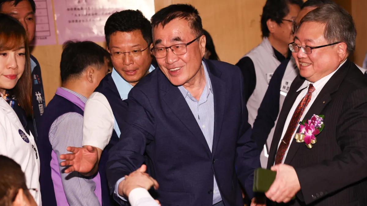 國民黨新北市長參選人李四川拋出「TPASS升級版」構想,主張透過加價方式,將高鐵納入基北北桃通勤月票範圍。(中央社)