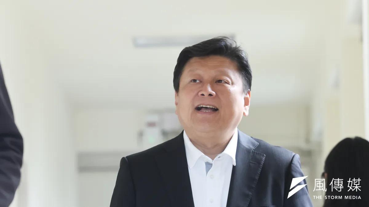 傅家擅長利用縣府資源「綁樁」,對一些特定社團施以小惠,令這些社團唯命是從。這種手法其實就是從每個老百姓的口袋裡掏錢,再把其中一小部份的錢,分配給少數人,讓少數人得利而成為其「附庸」。圖為國民黨立院黨團總召傅崐萁。(資料照,陳品佑攝)
