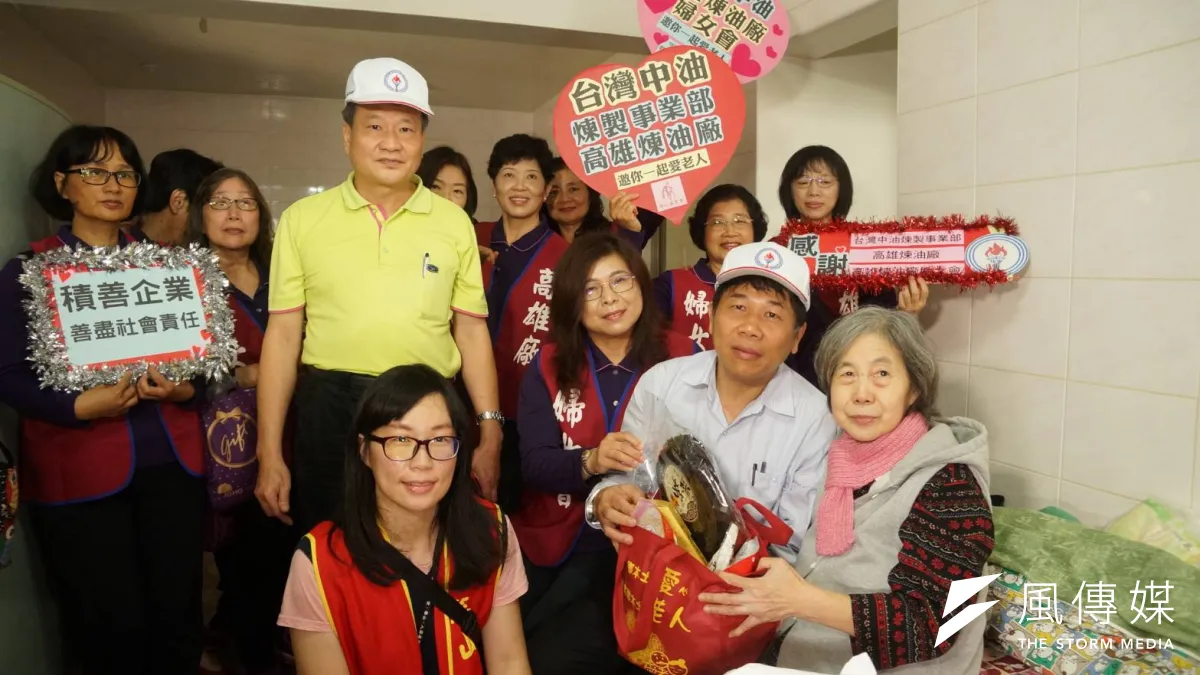 實際行動關懷孤苦老人,呼籲社會大眾一起關懷弱勢長者。(圖/徐炳文攝)
