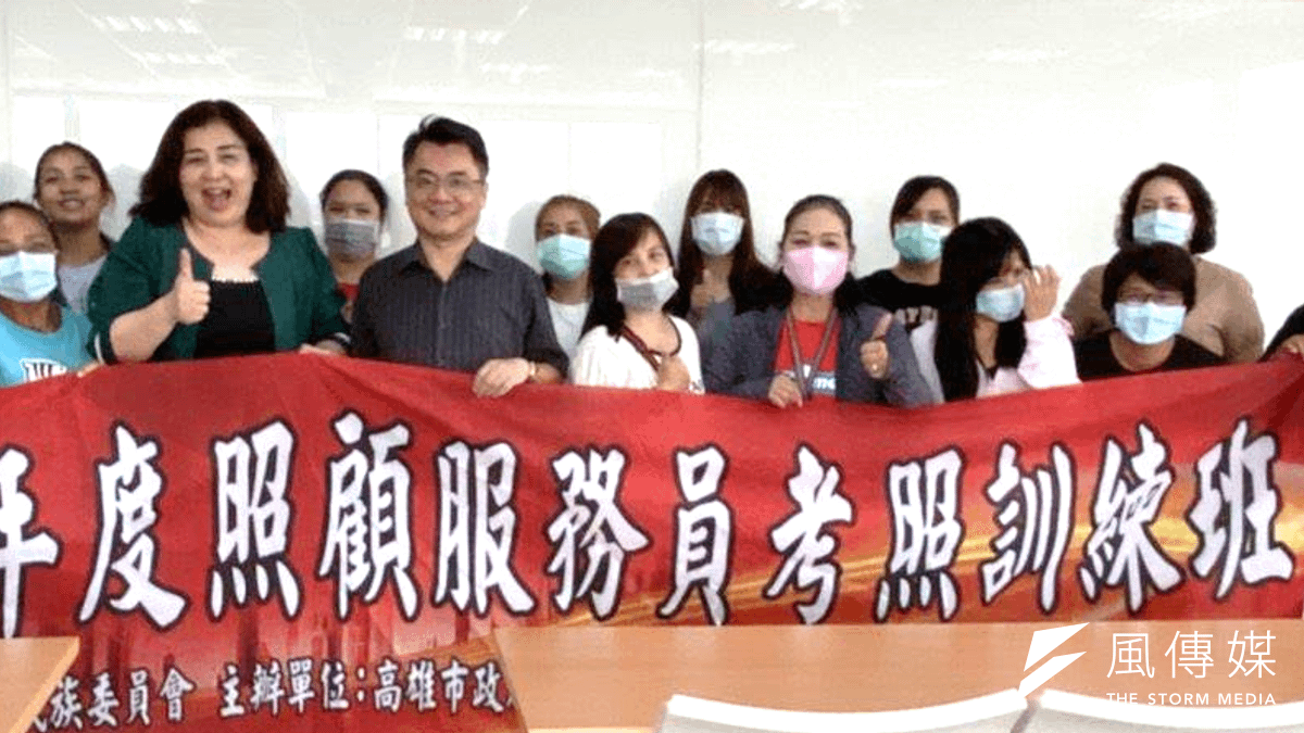 高雄市政府原民會委託社團法人高雄市長青服務協會辦理「109年度原住民職業訓練-照顧服務員考照訓練班」舉行開訓儀式。(圖/徐炳文攝) 高雄市政府原民會委託社團法人高雄市長青服務協會辦理「109年度原住民職業訓練-照顧服務員考照訓練班」舉行開訓儀式。(圖/徐炳文攝)