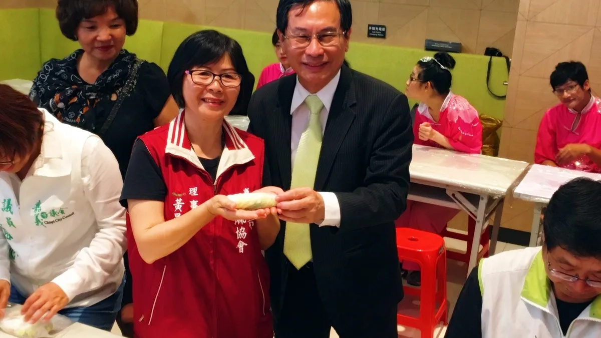 感謝母親無私照顧 腦麻兒親作一份越式春捲送媽媽