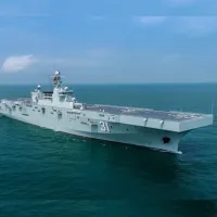ブレア氏は、現在の中国軍にとって陸両用作戦能力が最も致命的な弱点だと指摘。写真は人民解放軍の強襲揚陸艦「海南」。(資料写真/中国軍網より) ブレア氏は、現在の中国軍にとって陸両用作戦能力が最も致命的な弱点だと指摘。写真は人民解放軍の強襲揚陸艦「海南」。(資料写真/中国軍網より)