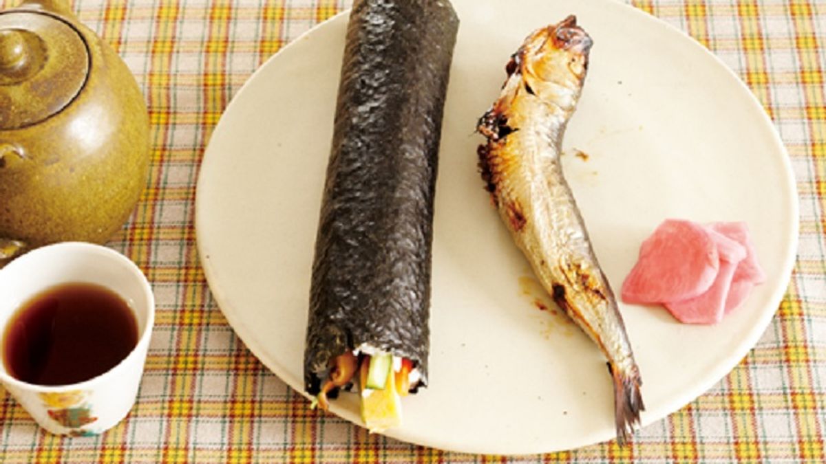 惠方捲和烤沙丁魚乾。(圖/山岳出版提供) 惠方捲和烤沙丁魚乾。(圖/山岳出版提供)