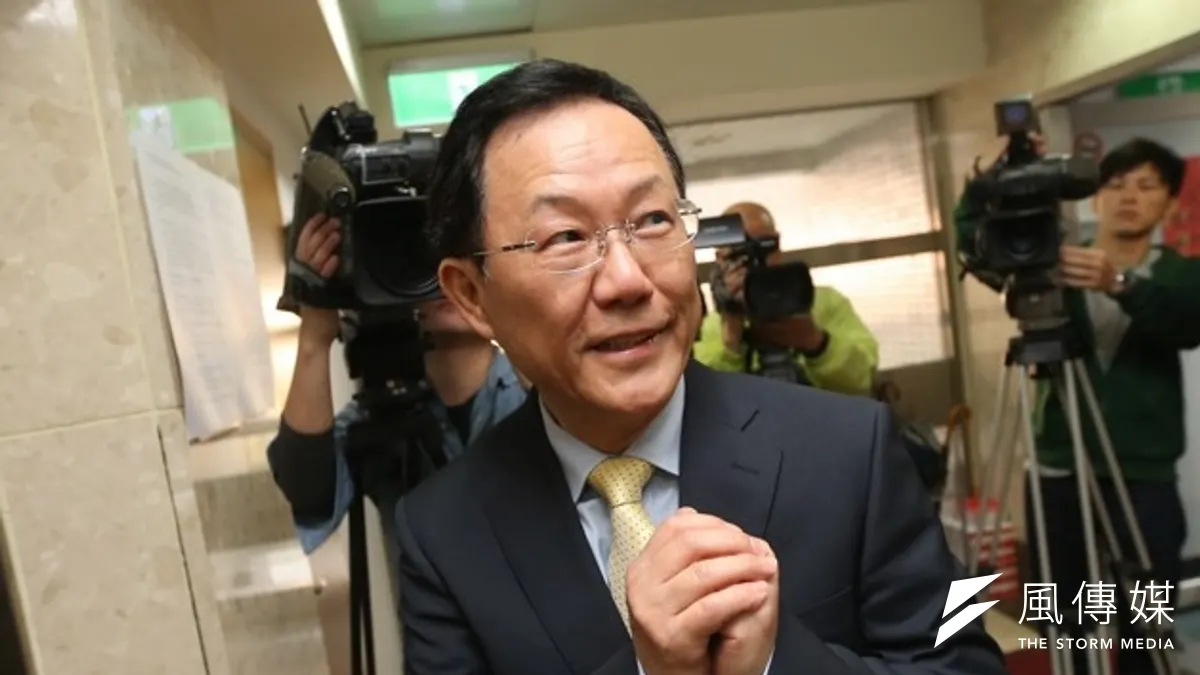立委丁守中26日搶頭香完成登記,立委蔡正元、鍾小平分別在丁之後前往登記,連勝文則是下午兩點。(吳逸驊攝)