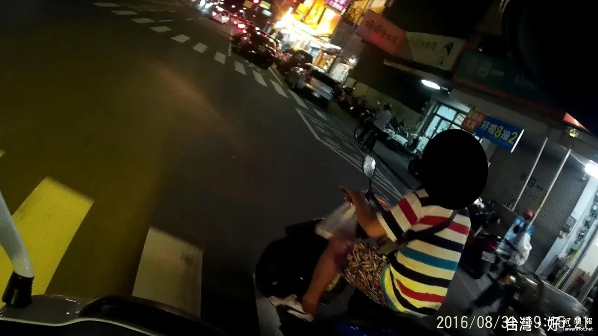 闖紅燈遇檢逃逸 毒蟲逆向摔車狼狽落網