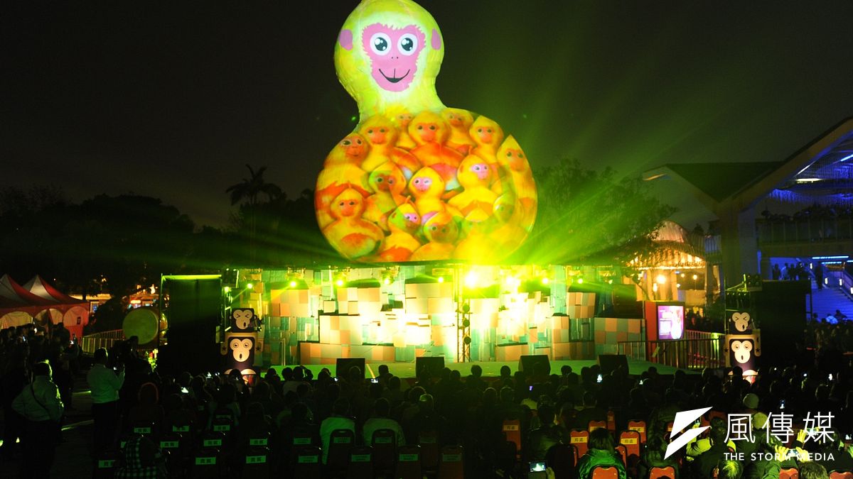 「最醜主燈」福祿猴曾讓柯文哲超焦慮! 2024台北燈會被批走紙紮風,帶你回顧那些年ptt網友最愛醜燈(林俊耀攝) 「最醜主燈」福祿猴曾讓柯文哲超焦慮! 2024台北燈會被批走紙紮風,帶你回顧那些年ptt網友最愛醜燈(林俊耀攝)