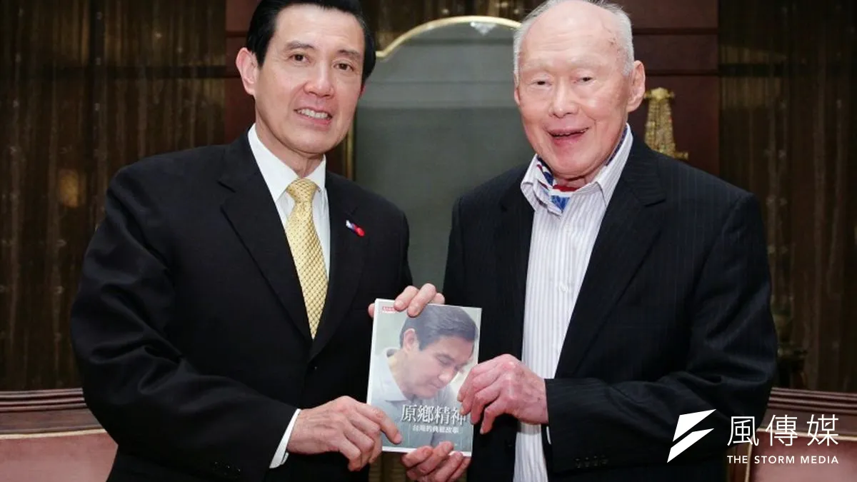 馬英九總統親往新加坡弔唁星國建國總統李光耀。(取自馬英九總統臉書)