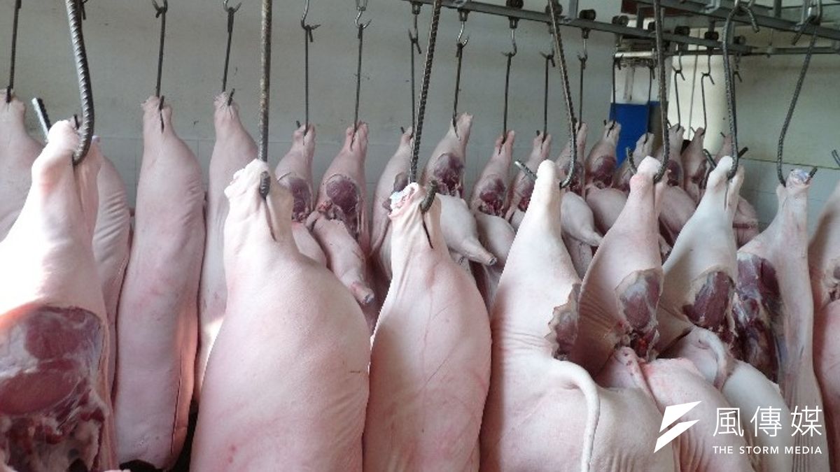 國內豬肉價格波動,農委會決定啟動專案進口,從國外進口豬肉平抑價格,但遭外界質疑可能會進口含有萊克多巴胺的豬肉。(取自網路) 國內豬肉價格波動,農委會決定啟動專案進口,從國外進口豬肉平抑價格,但遭外界質疑可能會進口含有萊克多巴胺的豬肉。(取自網路)