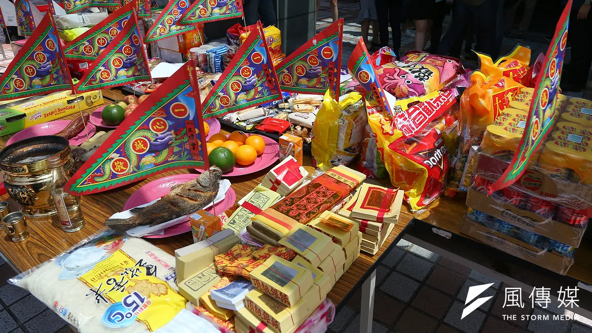 古代官方與民間對於「中元節」的重視,不僅是祭祀先祖,普度遊魂與軍殤,還有慶祝秋收的意思。(顏麟宇攝)