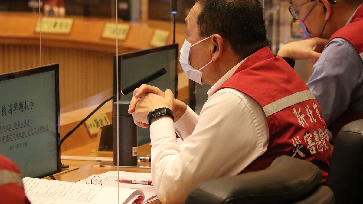 新北市市長侯友宜於今(4)日市政會議中聽取新北市立十三行博物館和淡水古蹟博物館簡報 (圖/新北市政府文化局) 新北市市長侯友宜於今(4)日市政會議中聽取新北市立十三行博物館和淡水古蹟博物館簡報 (圖/新北市政府文化局)