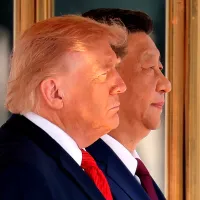 2026年5月14日、人民大会堂での歓迎式典に出席するトランプ氏と習近平氏。(AP通信) 2026年5月14日、人民大会堂での歓迎式典に出席するトランプ氏と習近平氏。(AP通信)