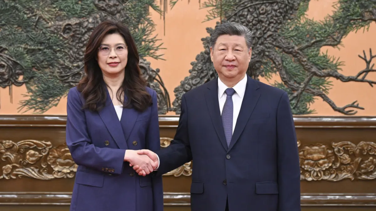 國民黨主席鄭麗文4月10日與中共總書記習近平在北京人民大會堂會面。鄭習會幫助鄭麗文的聲勢達到巔峰,但在利多出盡後牌庫似乎已見底,年底選舉還有王牌可打?(新華社)