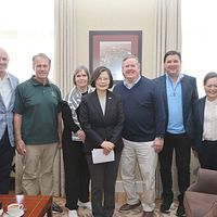 前総統蔡英文が12日にリトアニアのビリニュス大学で特別講演を行った。(蔡英文オフィス提供) 前総統蔡英文が12日にリトアニアのビリニュス大学で特別講演を行った。(蔡英文オフィス提供)