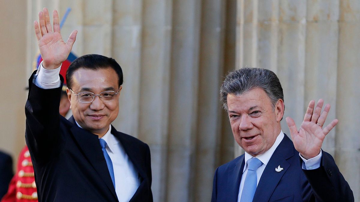中國國務院總理李克強(左)與哥倫比亞總統桑多士(右,Juan Manuel Santos)。(美聯社) 中國國務院總理李克強(左)與哥倫比亞總統桑多士(右,Juan Manuel Santos)。(美聯社)