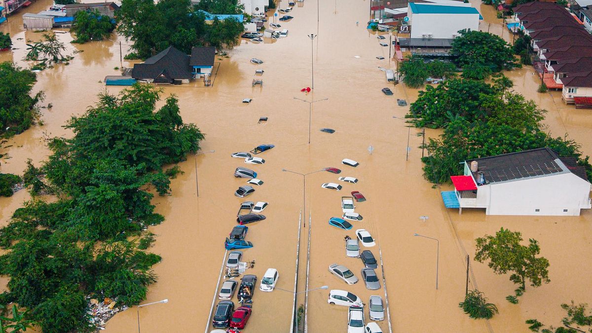 「我家只剩一面牆!」強烈氣旋迪特瓦狂襲南亞逾900死:印尼災民闖商店搶糧,斯里蘭卡重現「2004大海嘯」惡夢