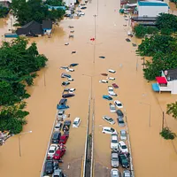 2025年11月28日、サイクロン「ディトワ」(Cyclone Ditwah)がタイ南部で深刻な被害をもたらしている。(写真/AP通信提供) 2025年11月28日、サイクロン「ディトワ」(Cyclone Ditwah)がタイ南部で深刻な被害をもたらしている。(写真/AP通信提供)