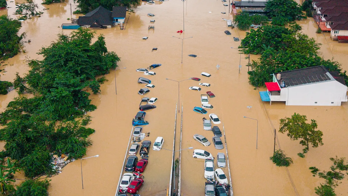 2025年11月28日、サイクロン「ディトワ」(Cyclone Ditwah)がタイ南部で深刻な被害をもたらしている。(写真/AP通信提供) 2025年11月28日、サイクロン「ディトワ」(Cyclone Ditwah)がタイ南部で深刻な被害をもたらしている。(写真/AP通信提供)