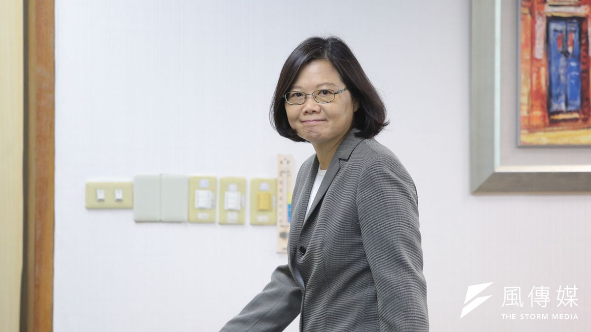 民進黨通過黨公職應負擔的募款責任額,最高為黨主席和財委會主委1000萬元,中常委、中評會主委100萬元,直轄市長150萬元,中執委、中評委、立法委員25萬元,縣市長100萬元。(顏麟宇攝) 民進黨通過黨公職應負擔的募款責任額,最高為黨主席和財委會主委1000萬元,中常委、中評會主委100萬元,直轄市長150萬元,中執委、中評委、立法委員25萬元,縣市長100萬元。(顏麟宇攝)