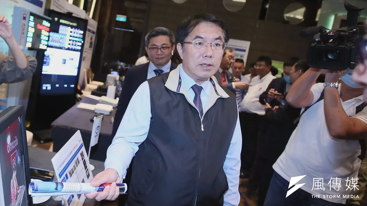台南市長黃偉哲陷入線民風波,團隊陣營在追查相關資料後認為,以簡單的辨別資料僅指控黃偉哲而未提到其他人,顯示整件事是針對黃偉哲而來,且為黨內派系鬥爭。(資料照,柯承惠攝)
