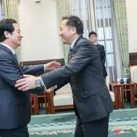 頼清徳総統は長島昭久衆院議員らと会談し、台湾の国防力と全社会防衛レジリエンスを強化するとともに、「民主的サプライチェーン」の共同構築などで日台連携を深めたいとの期待を示した。(写真/総統府提供) 頼清徳総統は長島昭久衆院議員らと会談し、台湾の国防力と全社会防衛レジリエンスを強化するとともに、「民主的サプライチェーン」の共同構築などで日台連携を深めたいとの期待を示した。(写真/総統府提供)