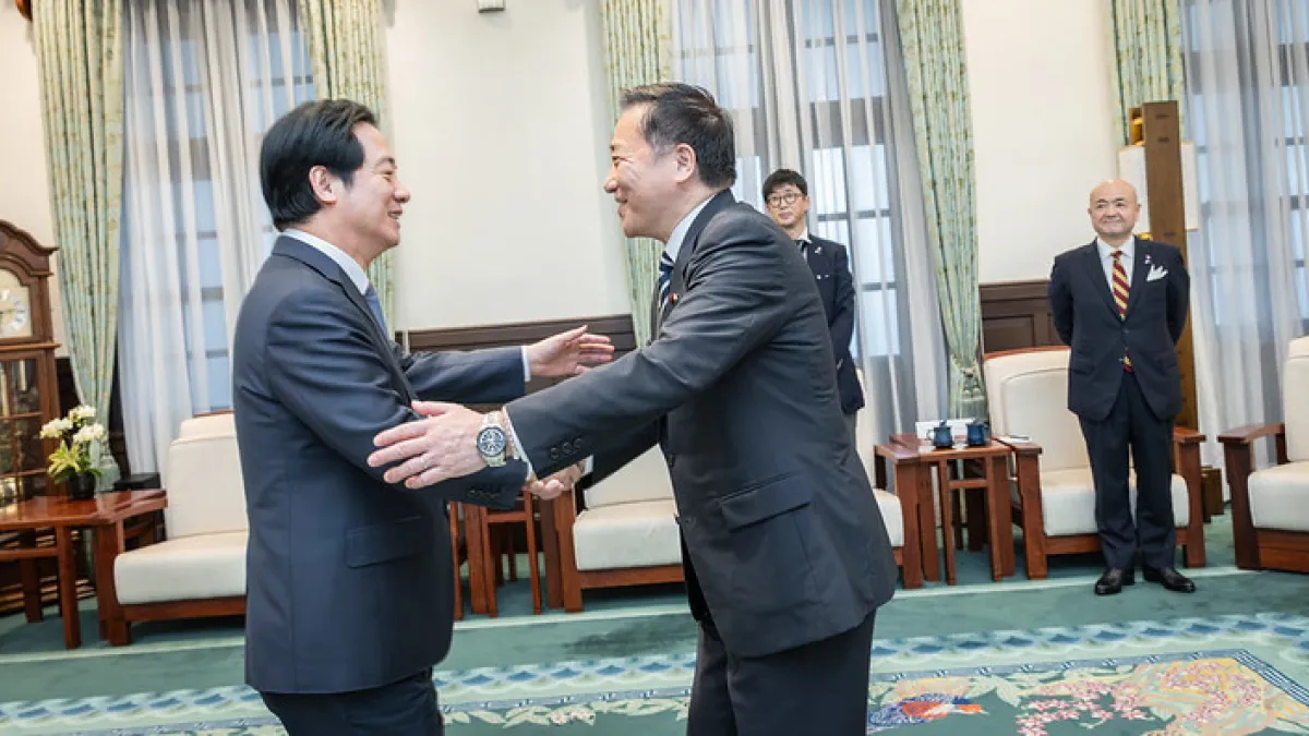 頼清徳総統は長島昭久衆院議員らと会談し、台湾の国防力と全社会防衛レジリエンスを強化するとともに、「民主的サプライチェーン」の共同構築などで日台連携を深めたいとの期待を示した。(写真/総統府提供)