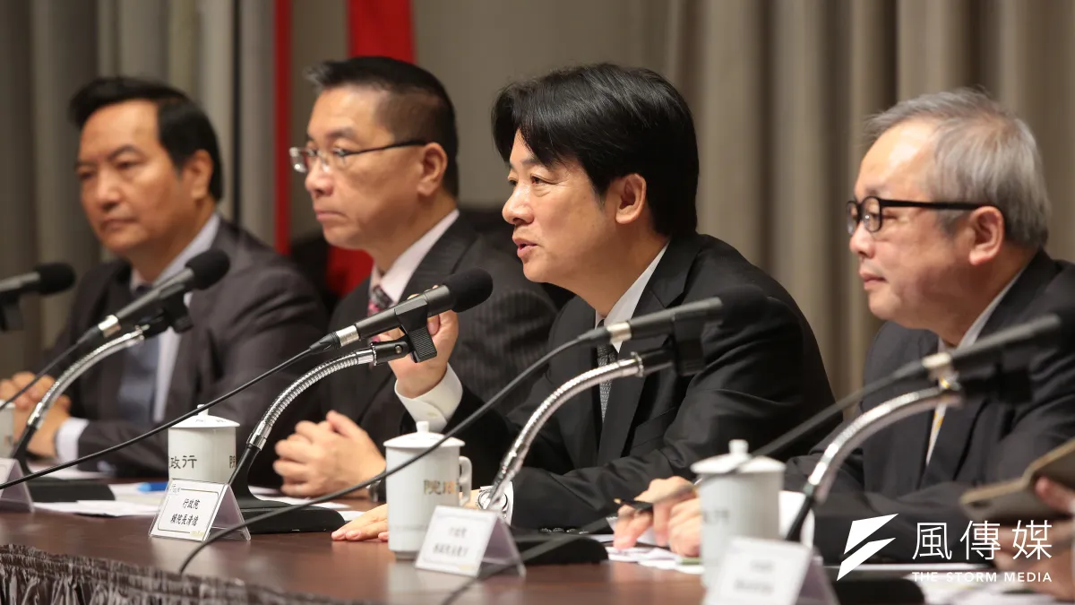 行政院長賴清德6日於行政院召開「排除企業投資障礙五缺之缺地」記者會,說明解決產業缺地問題。(顏麟宇攝)