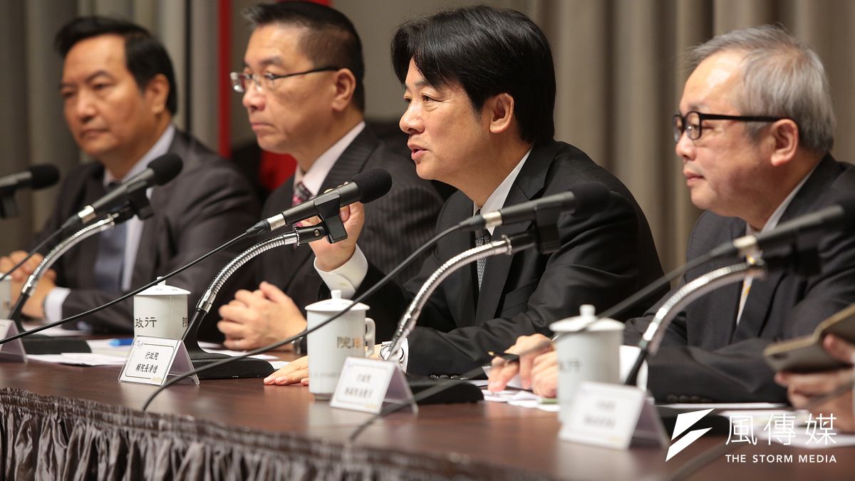 行政院長賴清德6日於行政院召開「排除企業投資障礙五缺之缺地」記者會,說明解決產業缺地問題。(顏麟宇攝) 行政院長賴清德6日於行政院召開「排除企業投資障礙五缺之缺地」記者會,說明解決產業缺地問題。(顏麟宇攝)