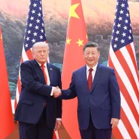 中国の習近平国家主席は5月14日、トランプ米大統領と会談した。習氏は米中が「トゥキディデスの罠」を乗り越えることに期待を示し、トランプ氏は米中関係について「史上最高」と評価した。(写真/新華社より) 中国の習近平国家主席は5月14日、トランプ米大統領と会談した。習氏は米中が「トゥキディデスの罠」を乗り越えることに期待を示し、トランプ氏は米中関係について「史上最高」と評価した。(写真/新華社より)
