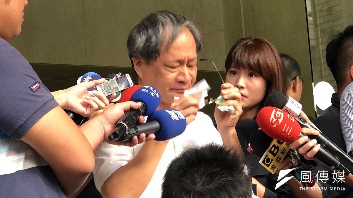 針對近日風波,柯文哲競選總幹事小野(李遠)今(11)日則在臉書上發表千字心情文,坦言「柯P,這段時間真是對不起你。」(資料照,方炳超攝) 針對近日風波,柯文哲競選總幹事小野(李遠)今(11)日則在臉書上發表千字心情文,坦言「柯P,這段時間真是對不起你。」(資料照,方炳超攝)