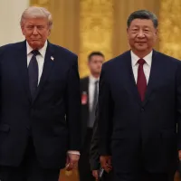 トランプ米大統領(左)と中国の習近平国家主席は14日夜、並んで公式夕食会の会場に入った。(資料写真、AP通信) トランプ米大統領(左)と中国の習近平国家主席は14日夜、並んで公式夕食会の会場に入った。(資料写真、AP通信)
