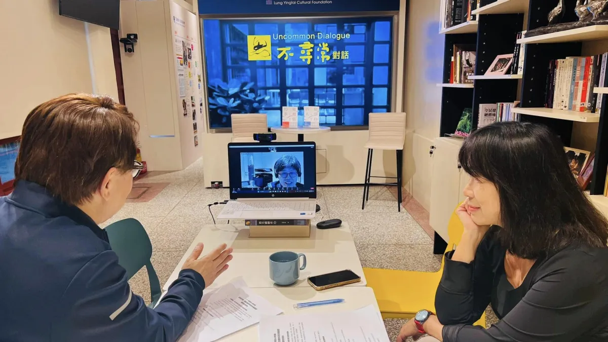 李四端前往龍應台文化基金會和新加坡李慧玲線上討論即將舉辦的對談。(取自龍應台臉書)