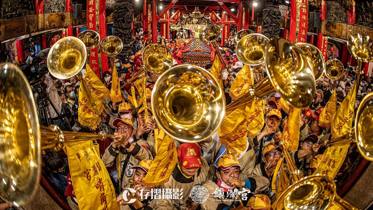大甲媽祖繞境已成世界三大宗教盛事之一,想知道2024要怎麼三月瘋媽祖,風傳媒懶人包帶你一次看。(資料照/存摺攝影 casperwang.Photo@facebook 授權提供) 大甲媽祖繞境已成世界三大宗教盛事之一,想知道2024要怎麼三月瘋媽祖,風傳媒懶人包帶你一次看。(資料照/存摺攝影 casperwang.Photo@facebook 授權提供)