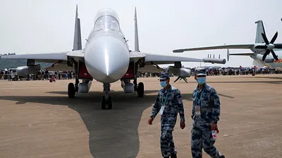 共機除擾台頻次增加外,新狀況亦不斷產生,近期更2度派出新銳電戰機殲-16D擾台。(資料照,美聯社)