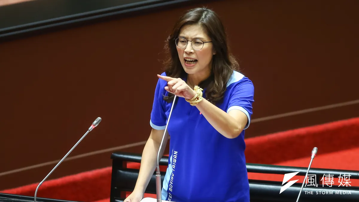 國民黨立委鄭麗文18日針對美豬及美牛進口於立院質詢,稱若美豬開放後市占上升,農委會主委陳吉仲「幾個人頭都不夠賠」。(顏麟宇攝)