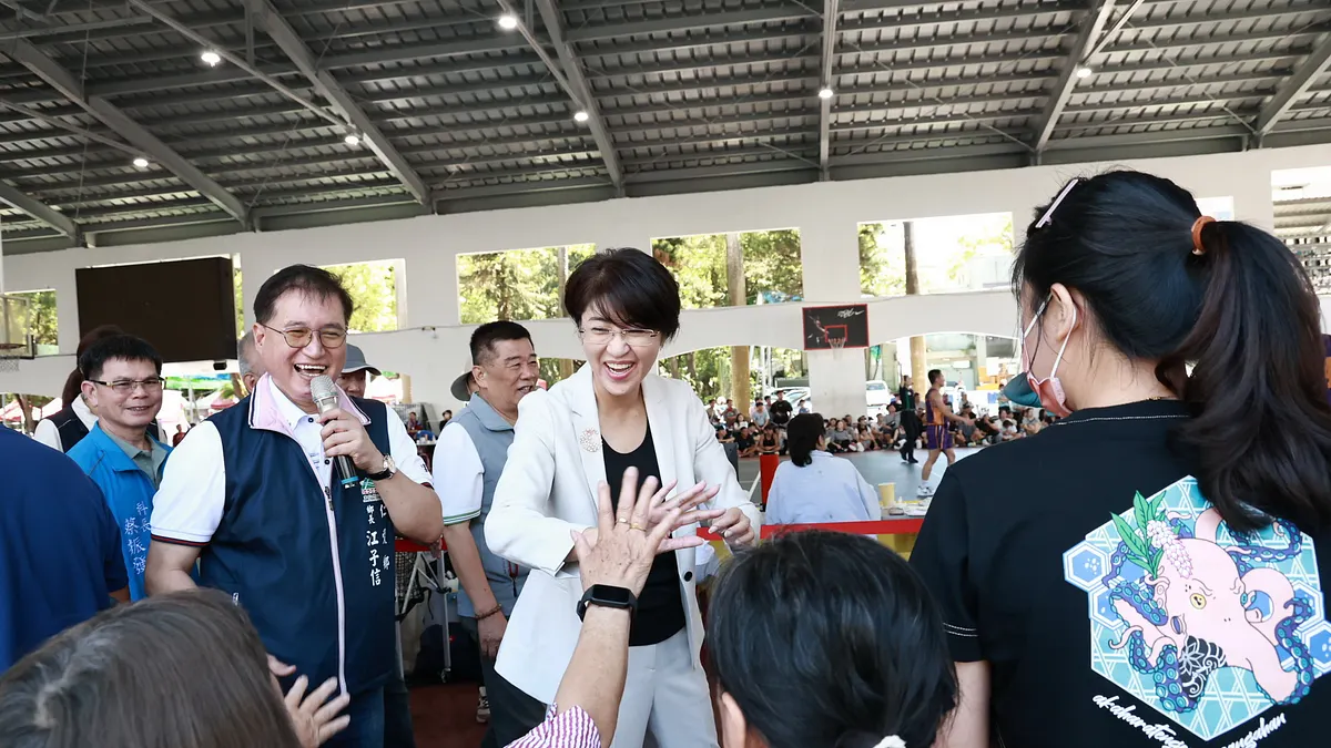 一年一度仁愛鄉運動會,南投縣長許淑華出席開幕式,並跟選手加油。(圖/南投縣政府) 一年一度仁愛鄉運動會,南投縣長許淑華出席開幕式,並跟選手加油。(圖/南投縣政府)