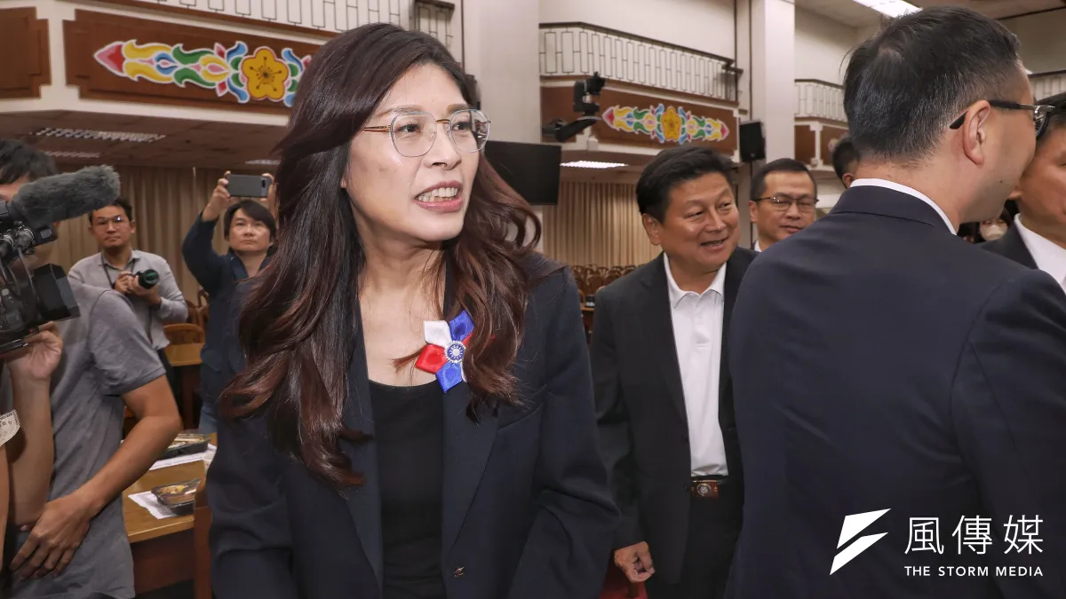 20251020-國民黨主席當選人鄭麗文20日拜會國民黨立法院黨團。(柯承惠攝)