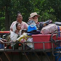 多くのタイ南部国境地域の住民が、両国の衝突の影響を避けるために避難を強いられた。(写真/AP) 多くのタイ南部国境地域の住民が、両国の衝突の影響を避けるために避難を強いられた。(写真/AP)