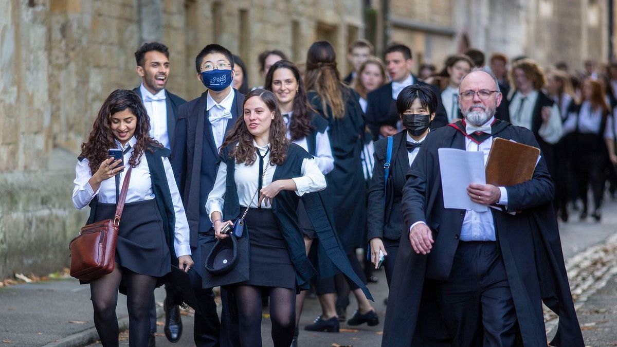 在今年的全球大學排名中,英國牛津大學連續第七年被評為世界領先的研究型高校。(圖片來源:華爾街日報) 在今年的全球大學排名中,英國牛津大學連續第七年被評為世界領先的研究型高校。(圖片來源:華爾街日報)