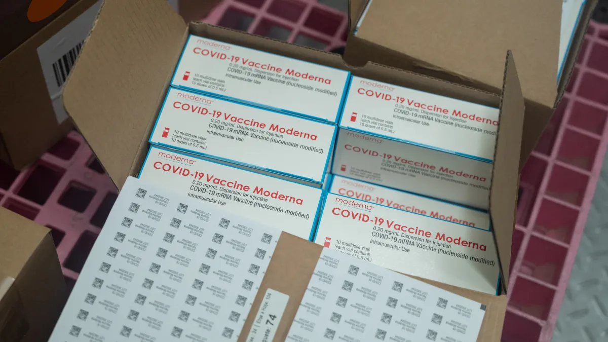 行政院長蘇貞昌表示,莫德納疫苗8日起配送,9日將開始施打。(資料照,中央流行疫情指揮中心提供)