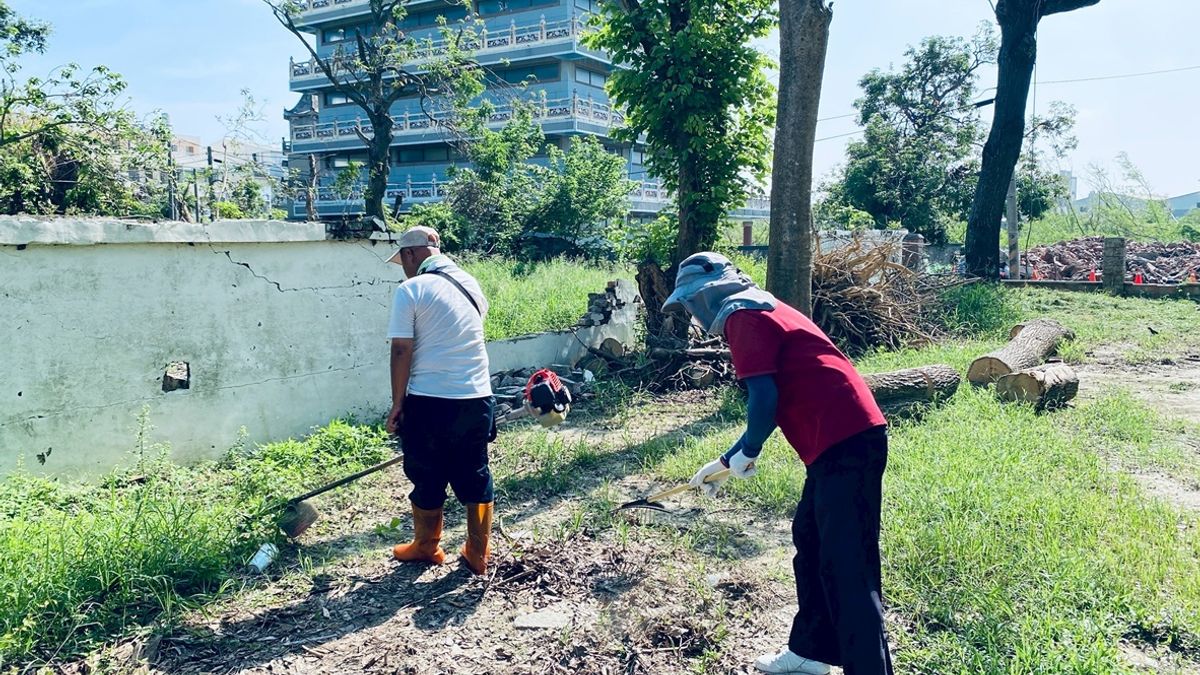 勞發署雲嘉南分署積極響應政策,補助近1,500名臨工投入丹娜絲颱風災後重建行列。(圖/勞動力發展署雲嘉南分署提供) 勞發署雲嘉南分署積極響應政策,補助近1,500名臨工投入丹娜絲颱風災後重建行列。(圖/勞動力發展署雲嘉南分署提供)