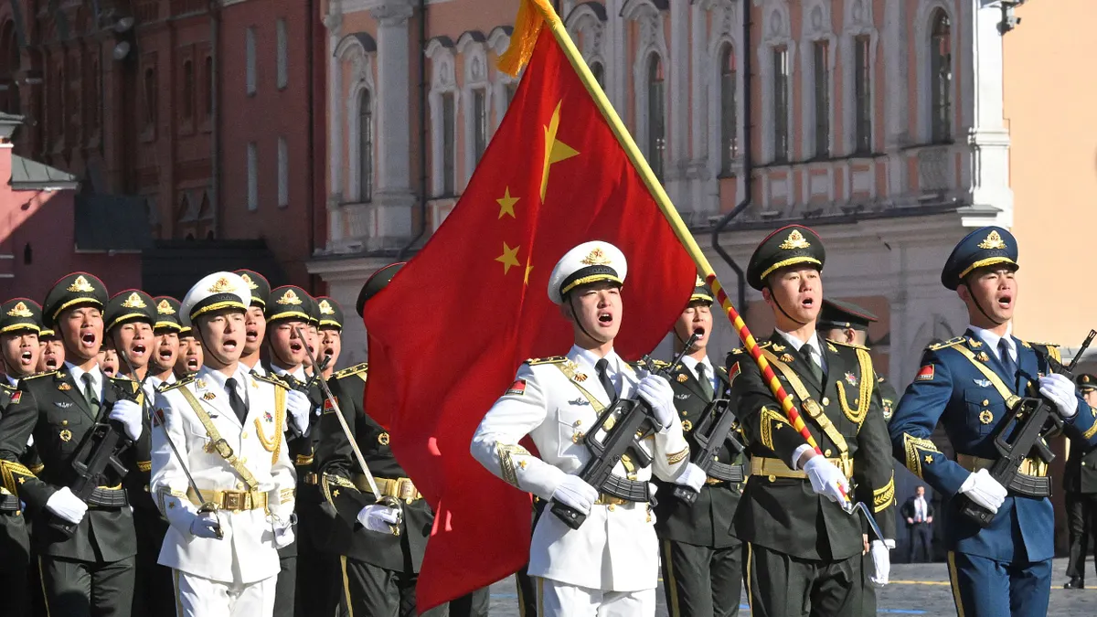 中國解放軍派代表出席俄羅斯勝利日閱兵。(美聯社) 中國解放軍派代表出席俄羅斯勝利日閱兵。(美聯社)