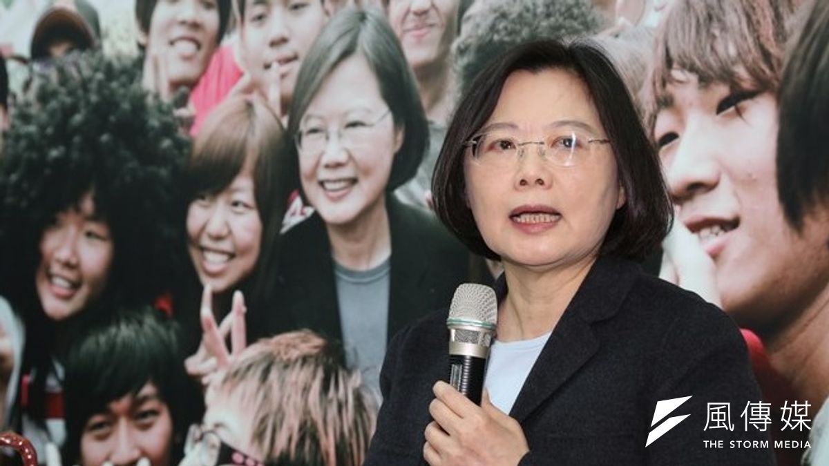 蔡英文15日上午宣布參選黨主席,希望帶動民進黨勇敢轉型。(余志偉攝) 蔡英文15日上午宣布參選黨主席,希望帶動民進黨勇敢轉型。(余志偉攝)