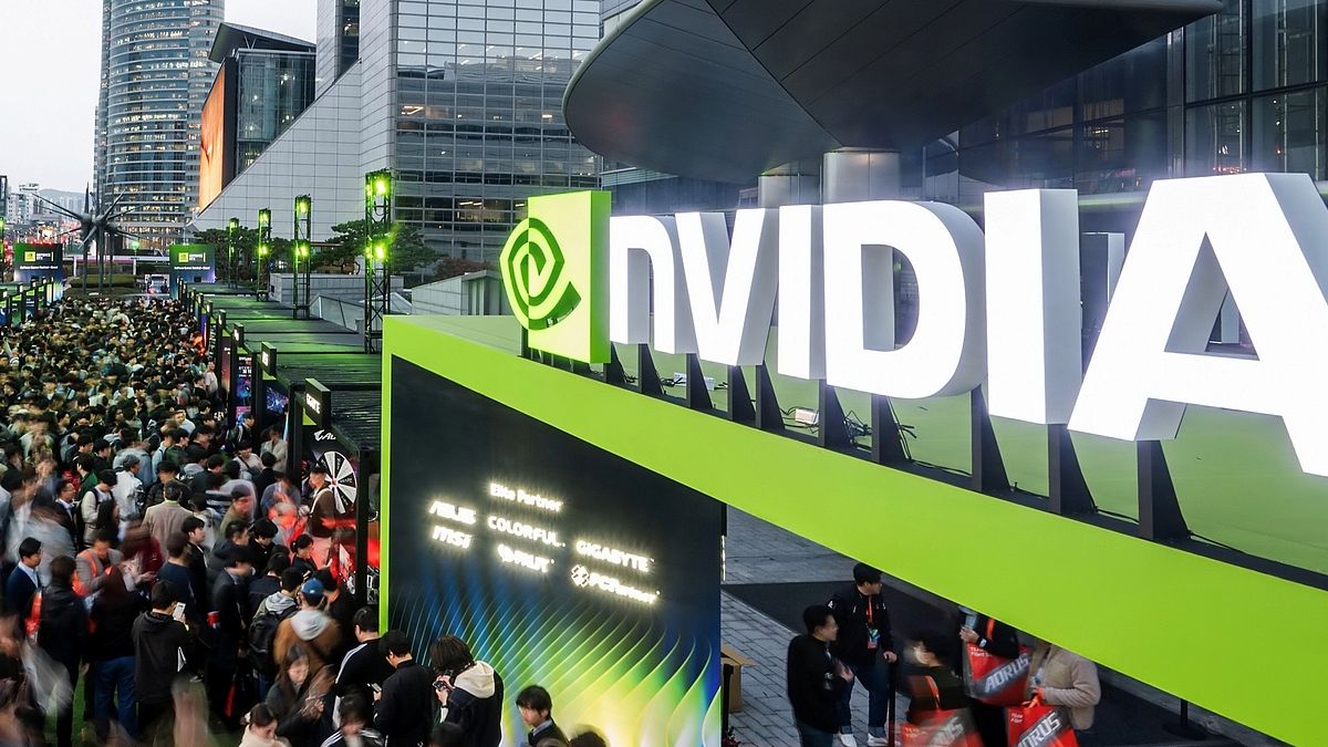 美國總統川普昨(9)日清晨於社群平台發文宣布,他已通知中國國家主席習近平,美國將允許輝達將H200晶片出口至中國。(資料照,取自輝達X) 美國總統川普昨(9)日清晨於社群平台發文宣布,他已通知中國國家主席習近平,美國將允許輝達將H200晶片出口至中國。(資料照,取自輝達X)