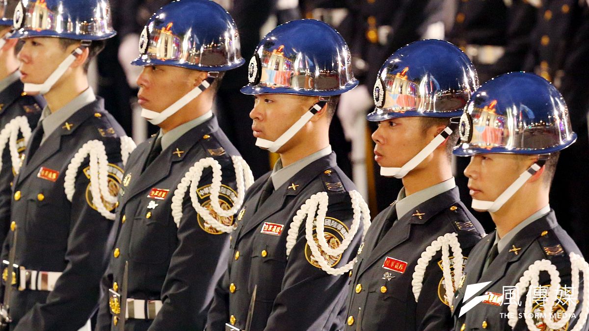 總統府元旦升旗典禮的陸軍儀隊。(資料照,台北市攝影記者聯誼會提供) 總統府元旦升旗典禮的陸軍儀隊。(資料照,台北市攝影記者聯誼會提供)